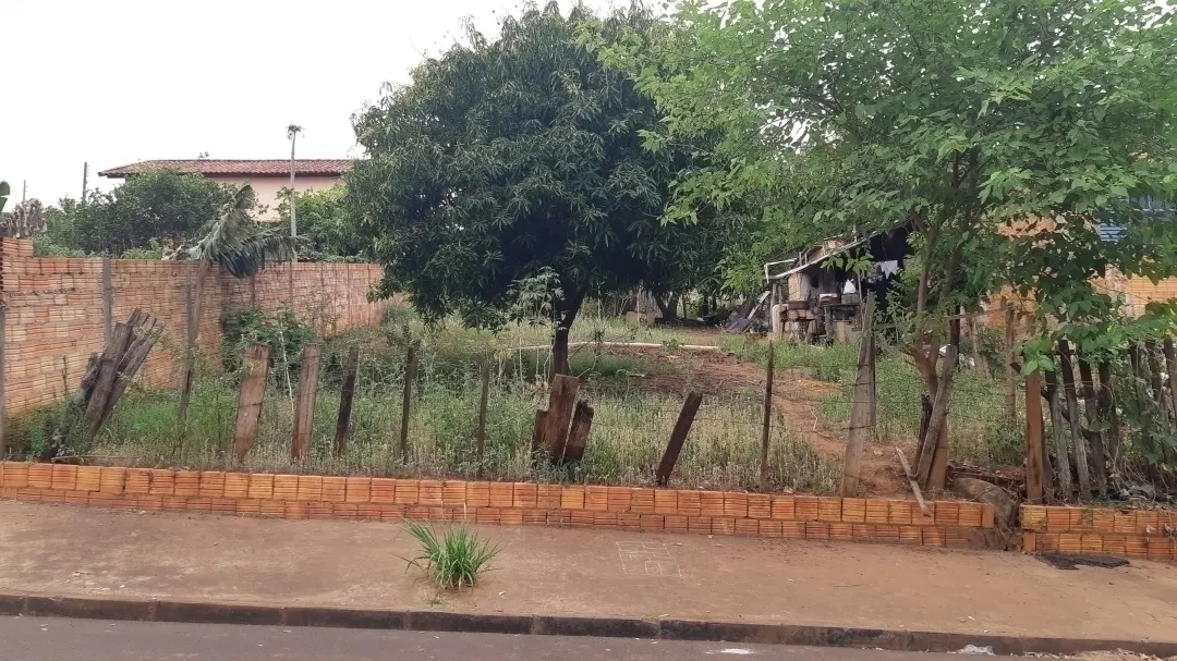 Terreno à venda de 378 m² em Piraju, SP, Brasil