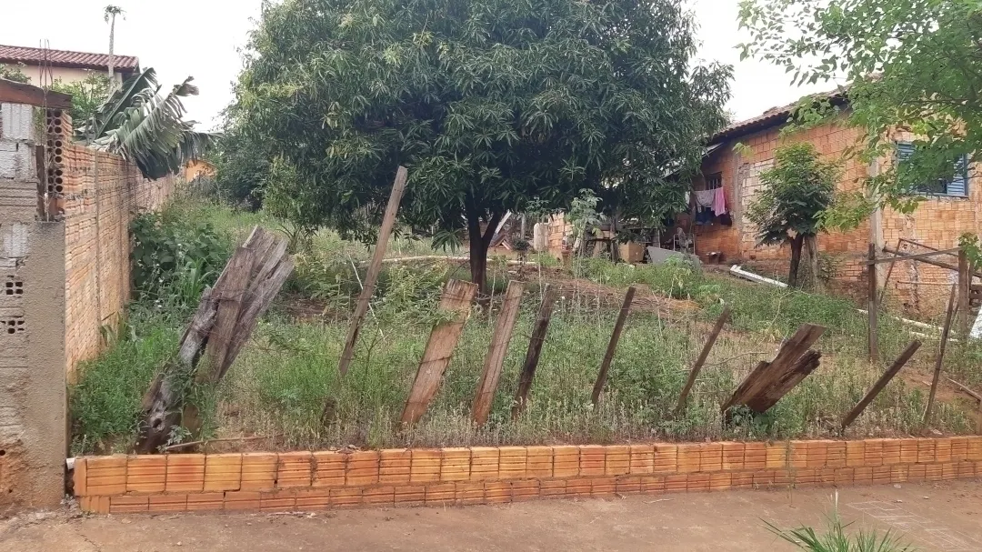 Terreno à venda de 378 m² em Piraju, SP, Brasil