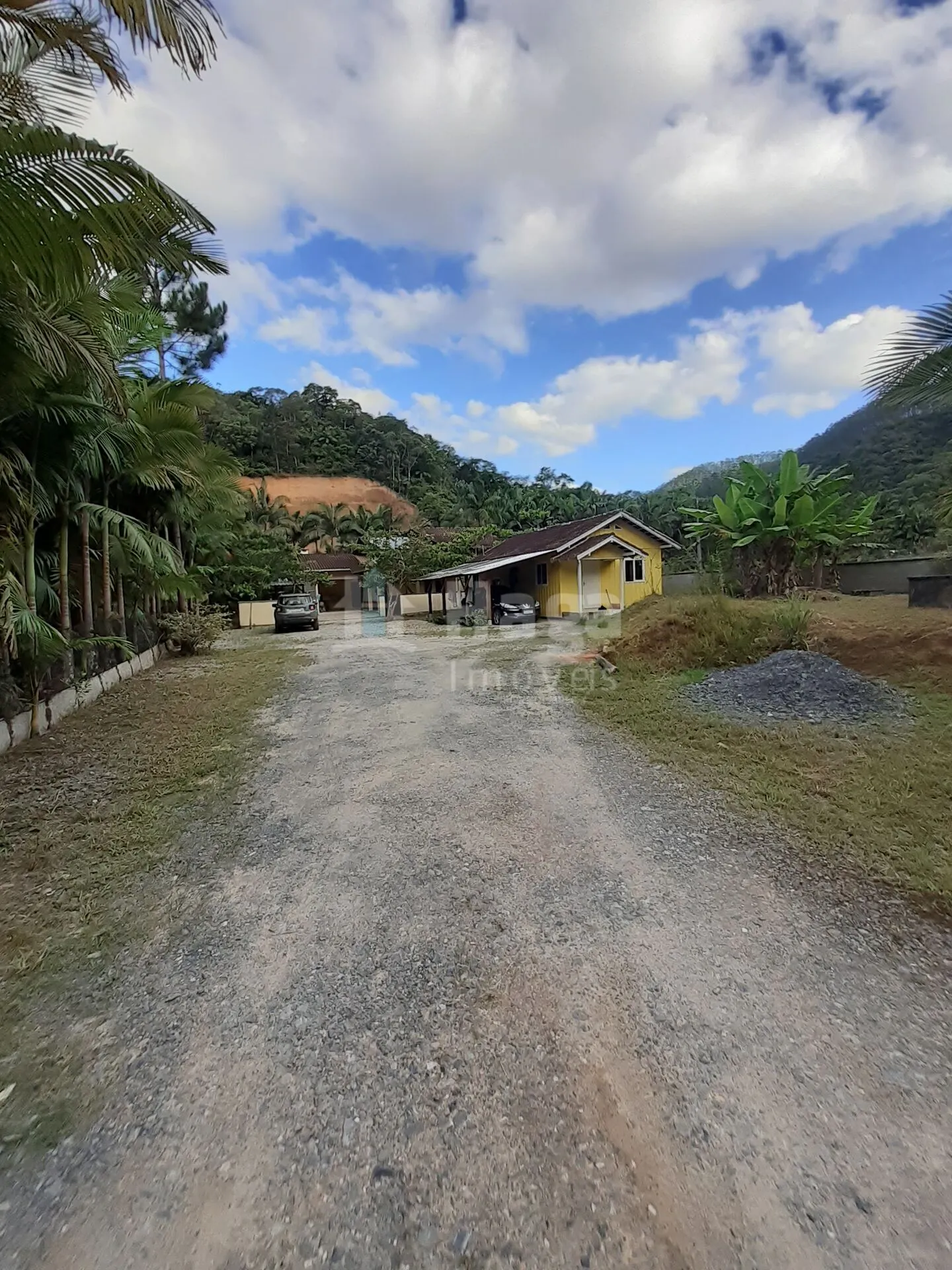 Casa à venda de 2.058 m² em Guabiruba, SC, Brasil