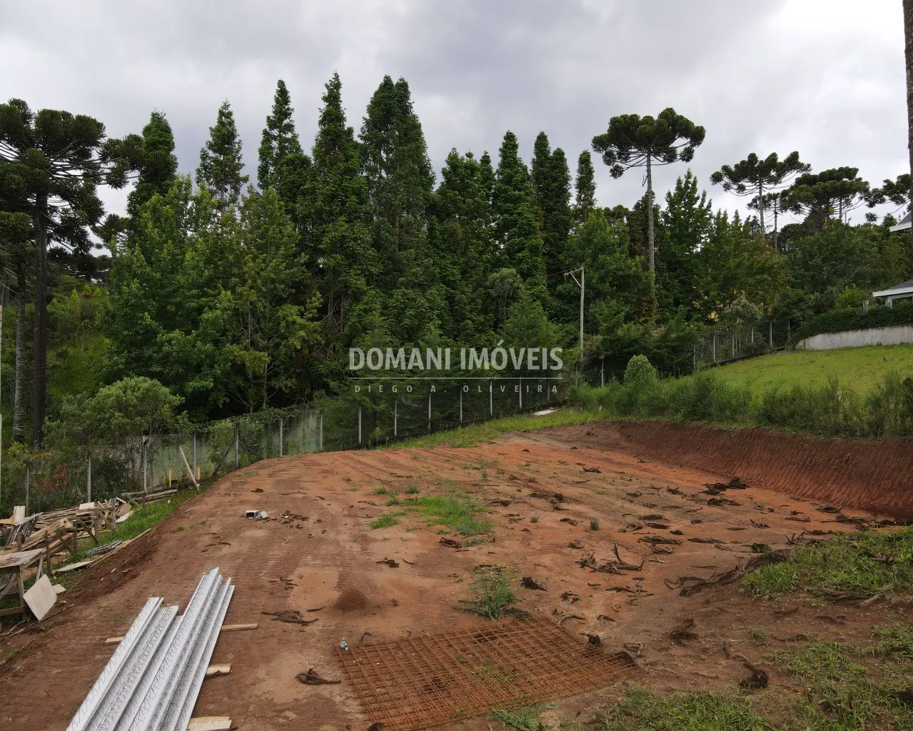 Terreno à venda de 1.305 m² em Campos do Jordão, SP, Brasil