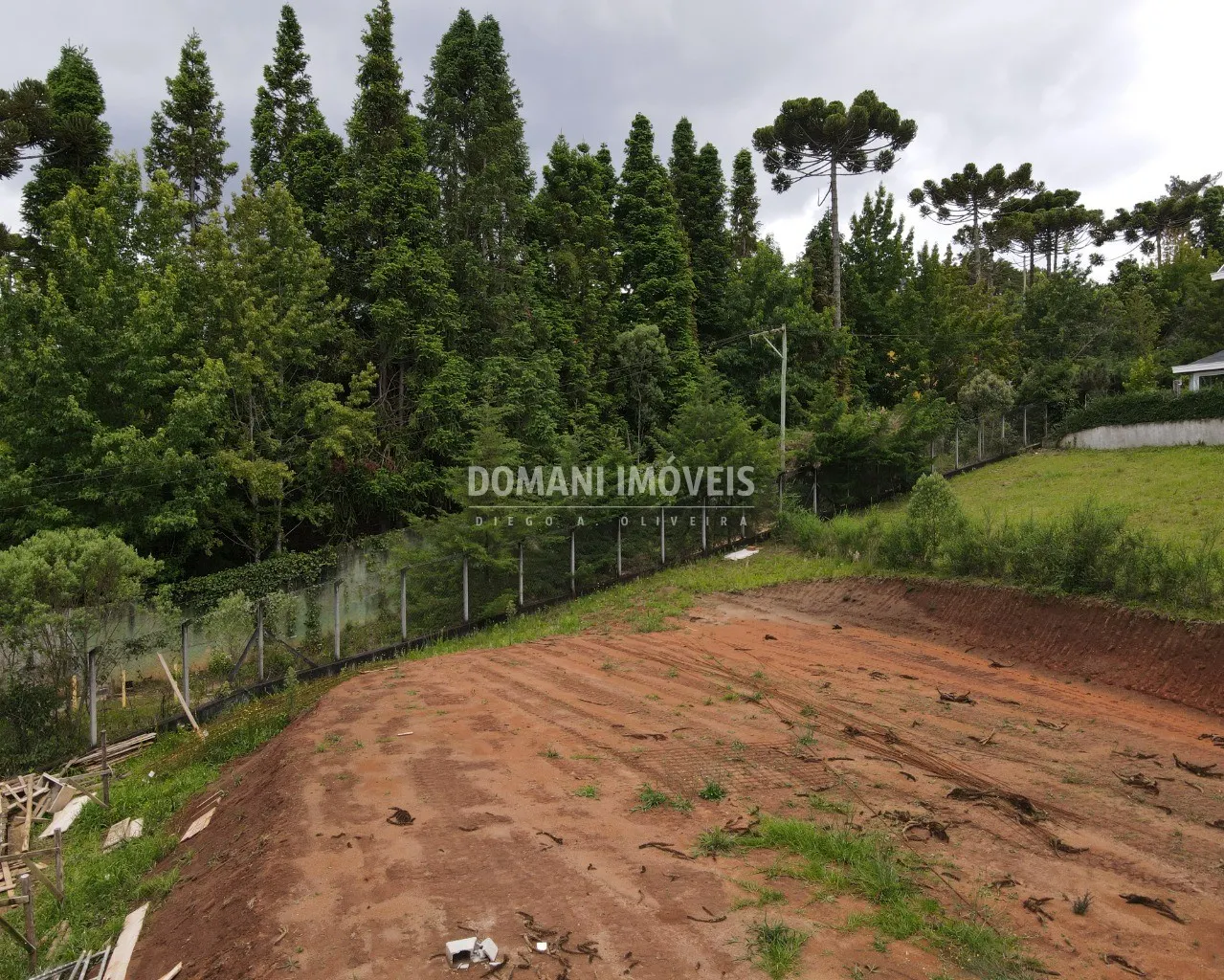 Terreno à venda de 1.305 m² em Campos do Jordão, SP, Brasil