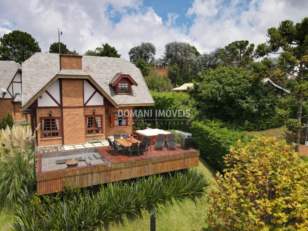 Casa à venda de 1.390 m² em Campos do Jordão, SP, Brasil