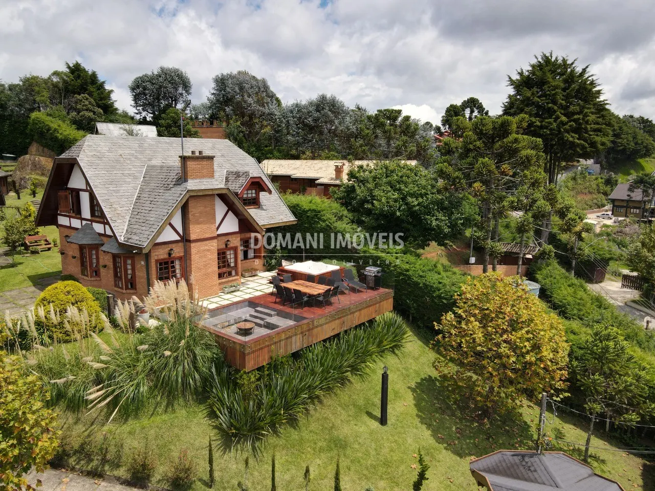 Casa à venda de 1.390 m² em Campos do Jordão, SP, Brasil