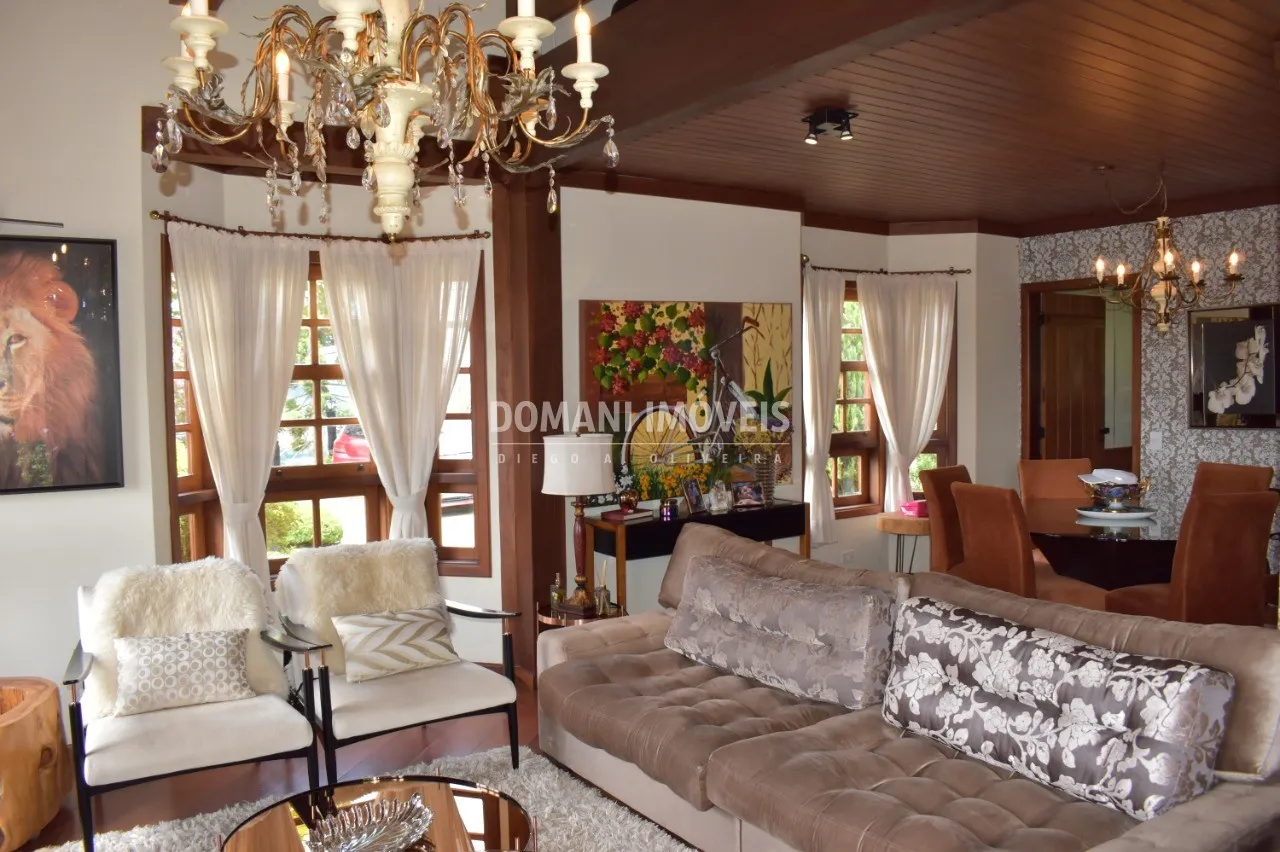 Casa à venda de 1.390 m² em Campos do Jordão, SP, Brasil