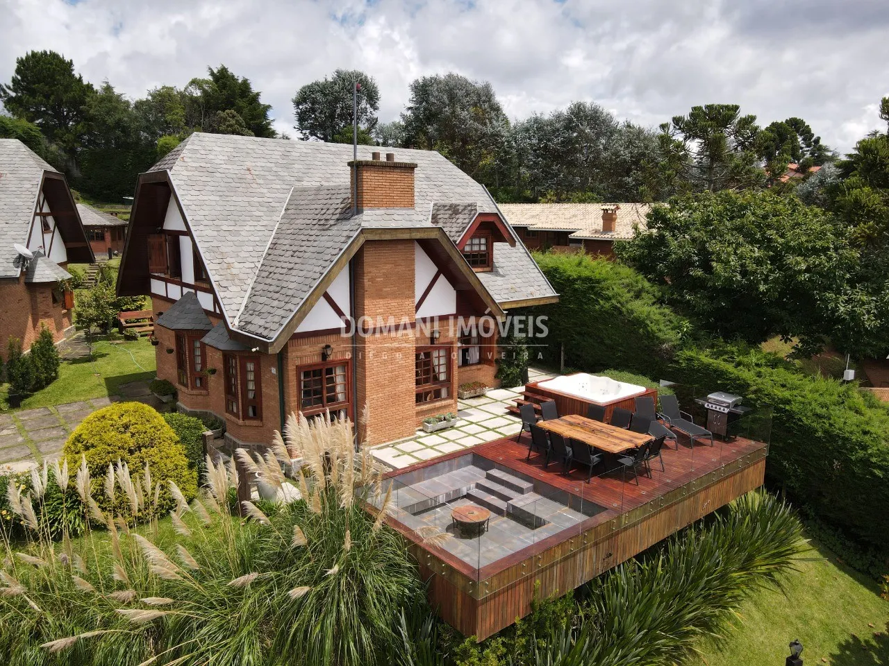 Casa à venda de 1.390 m² em Campos do Jordão, SP, Brasil