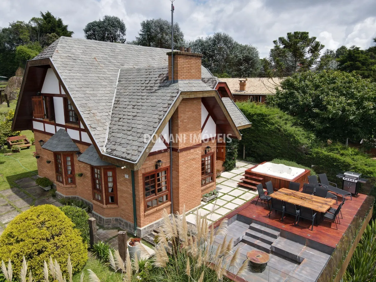 Casa à venda de 1.390 m² em Campos do Jordão, SP, Brasil