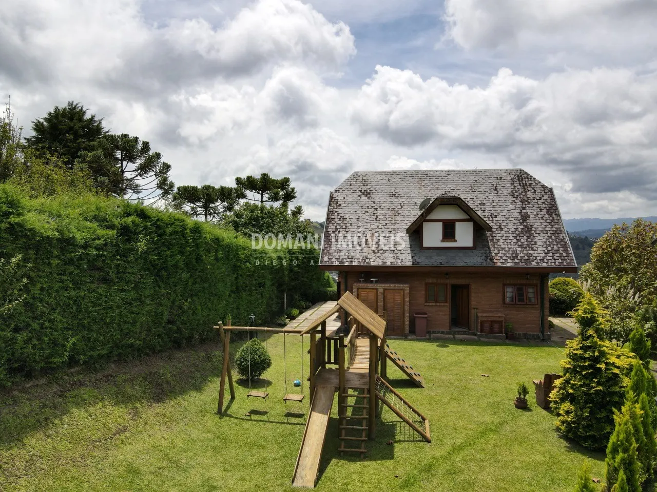Casa à venda de 1.390 m² em Campos do Jordão, SP, Brasil