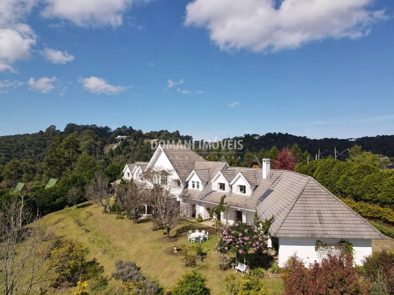 Casa à venda de 5.300 m² em Campos do Jordão, SP, Brasil