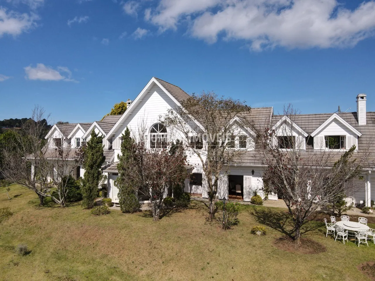 Casa à venda de 5.300 m² em Campos do Jordão, SP, Brasil