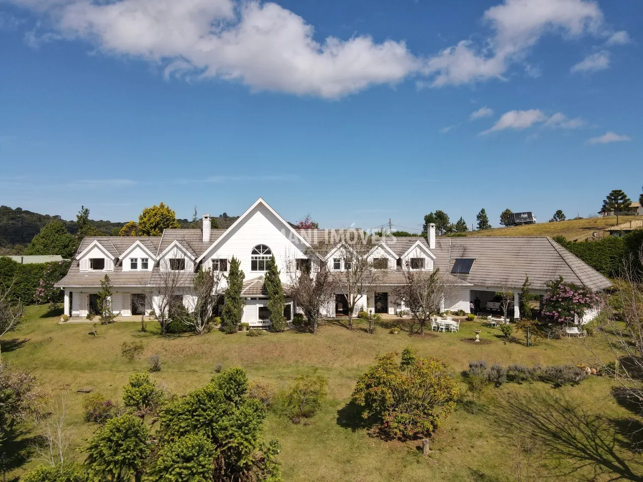 Casa à venda de 5.300 m² em Campos do Jordão, SP, Brasil