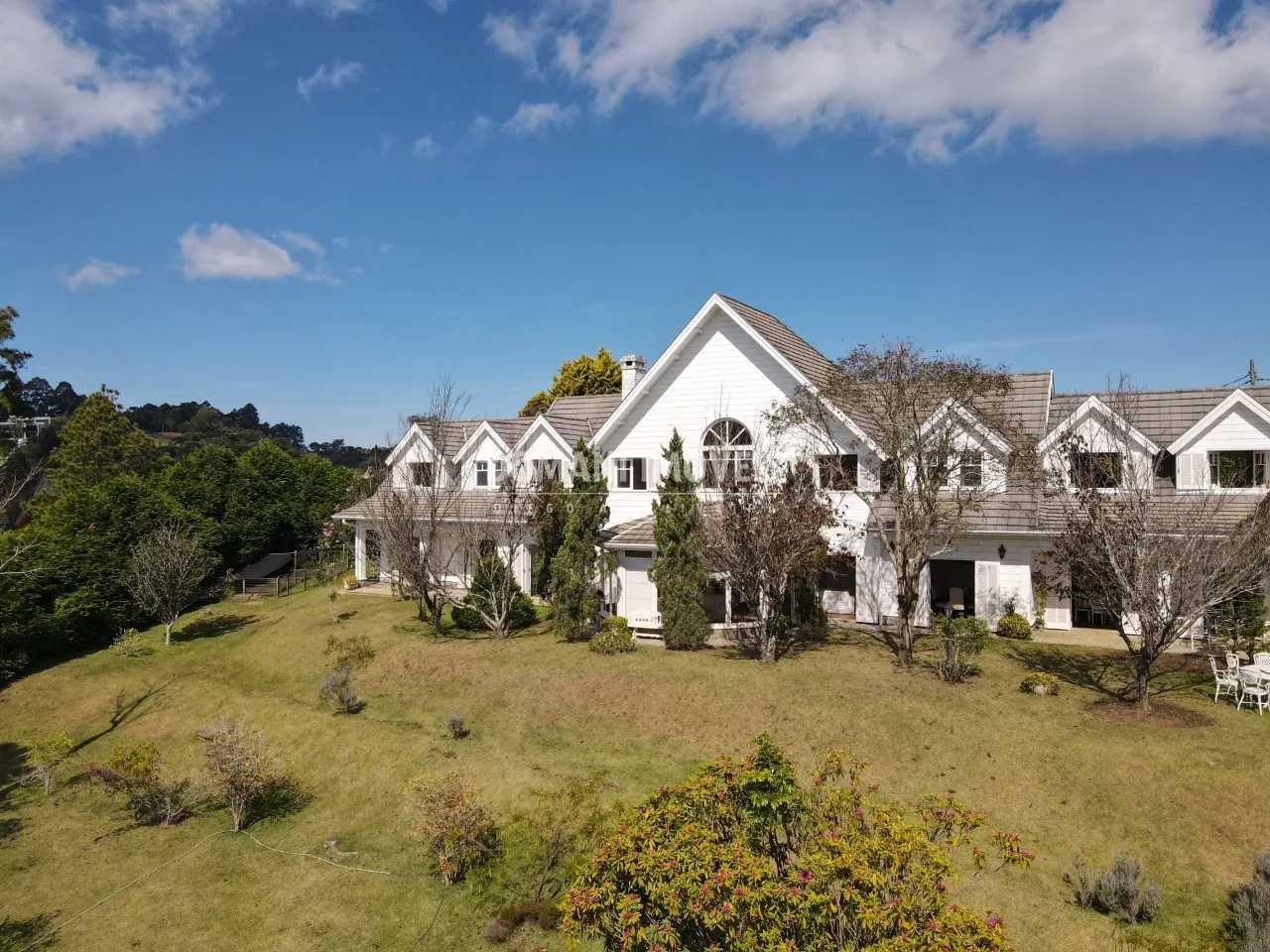 Casa à venda de 5.300 m² em Campos do Jordão, SP, Brasil