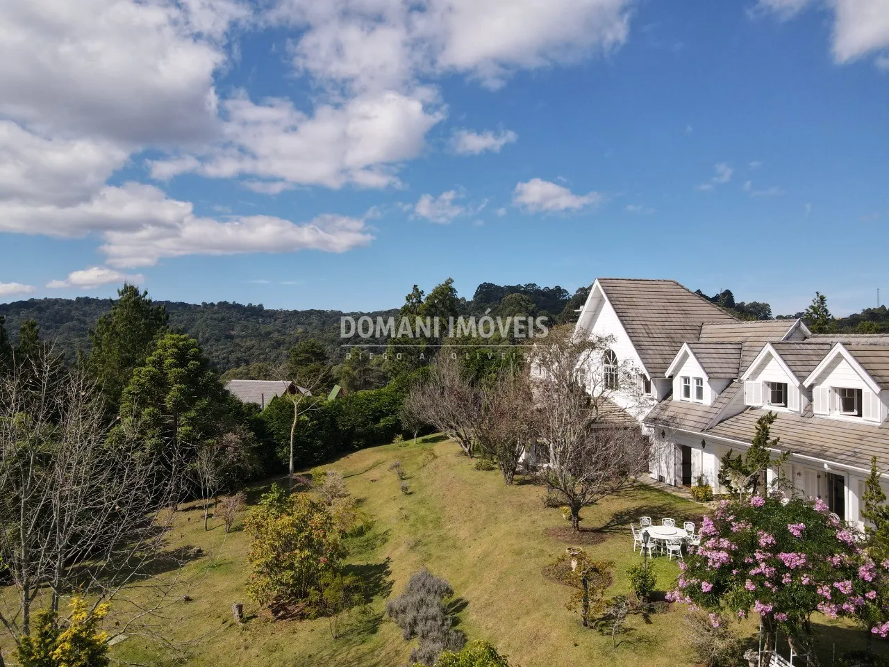 Casa à venda de 5.300 m² em Campos do Jordão, SP, Brasil
