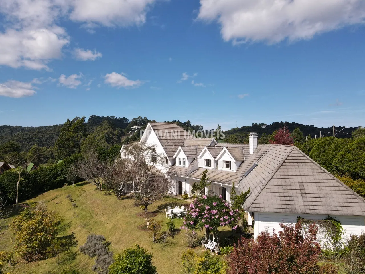 Casa à venda de 5.300 m² em Campos do Jordão, SP, Brasil