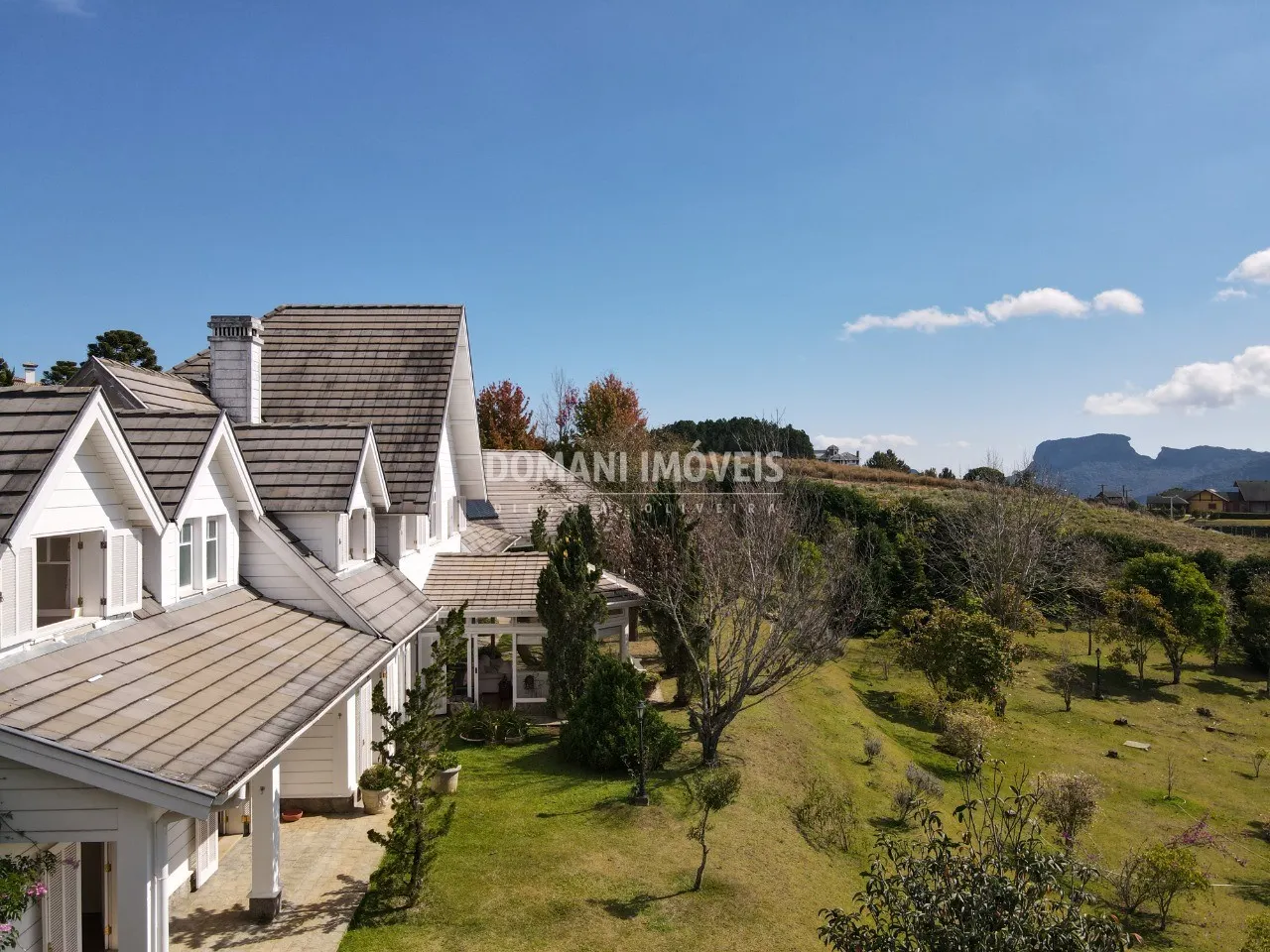 Casa à venda de 5.300 m² em Campos do Jordão, SP, Brasil