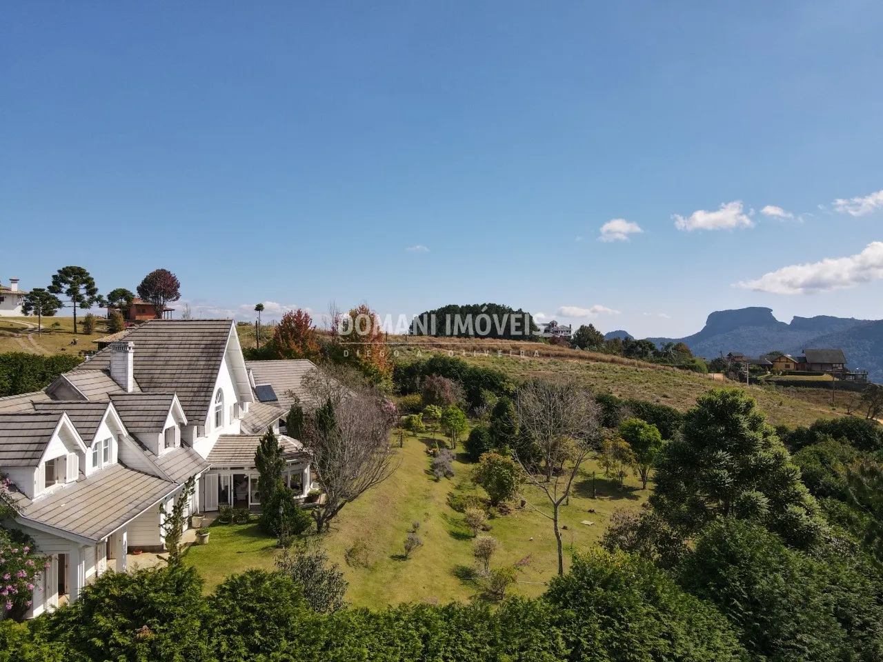 Casa à venda de 5.300 m² em Campos do Jordão, SP, Brasil