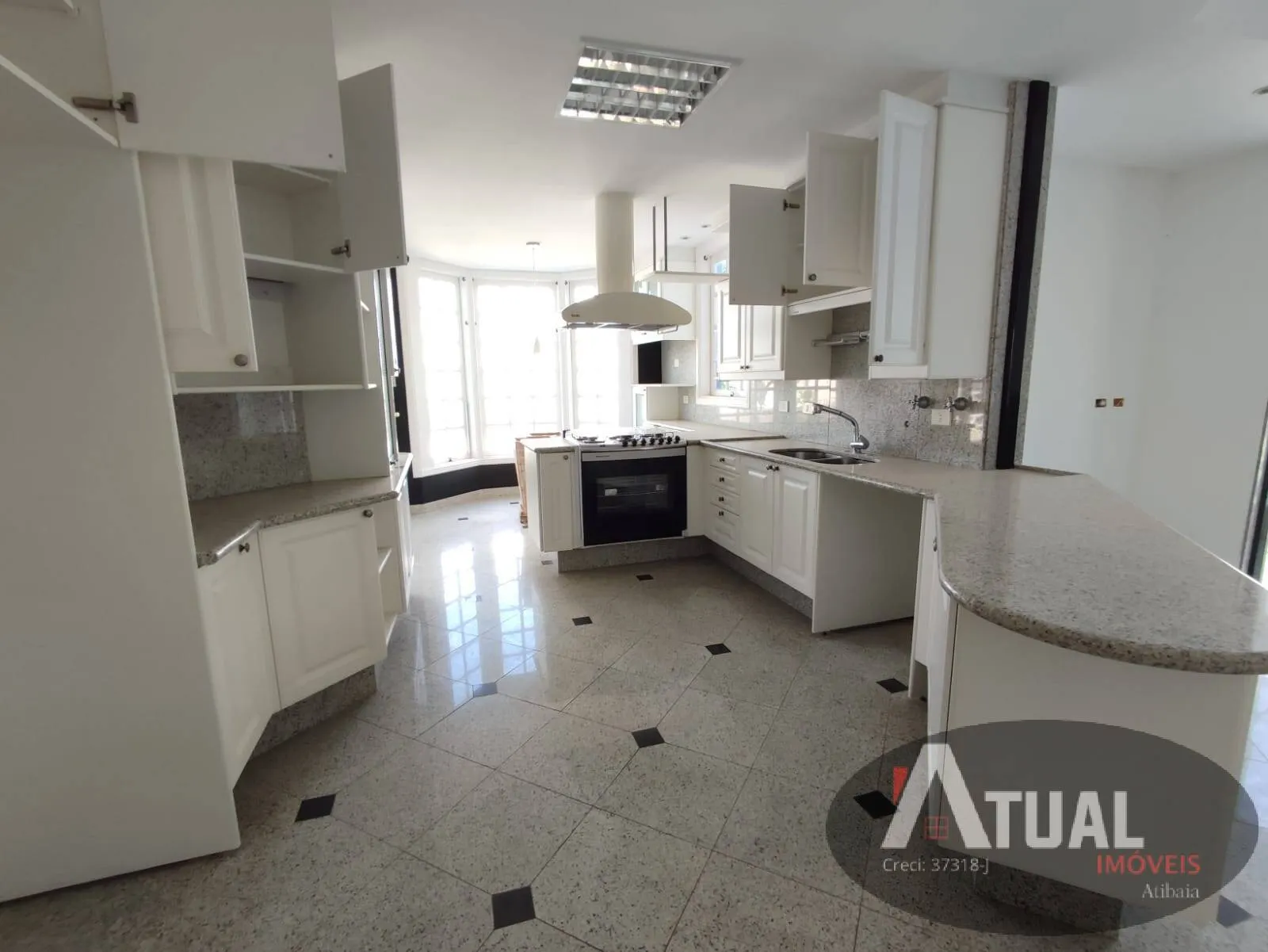 Casa à venda de 1.300 m² em Atibaia, SP, Brasil
