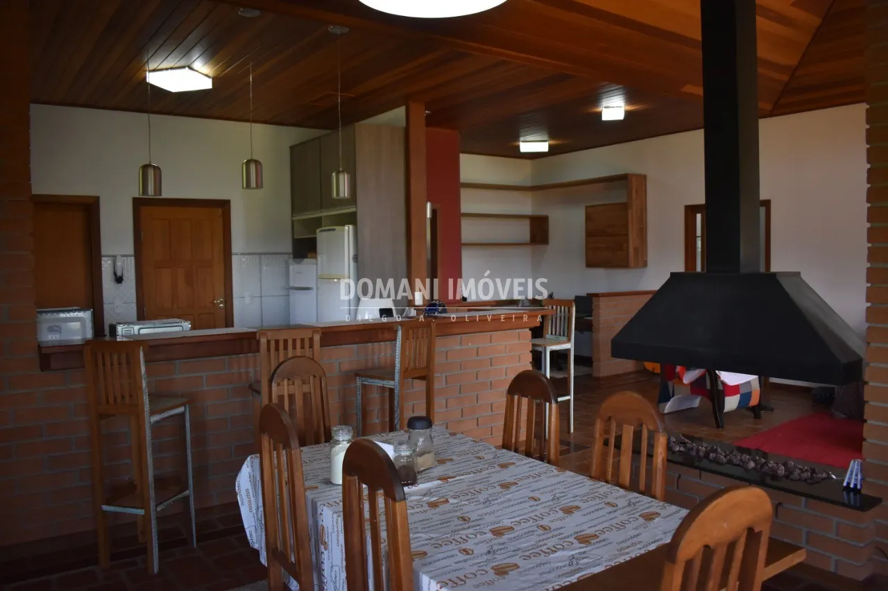 Casa à venda de 1.375 m² em Santo Antônio do Pinhal, SP, Brasil