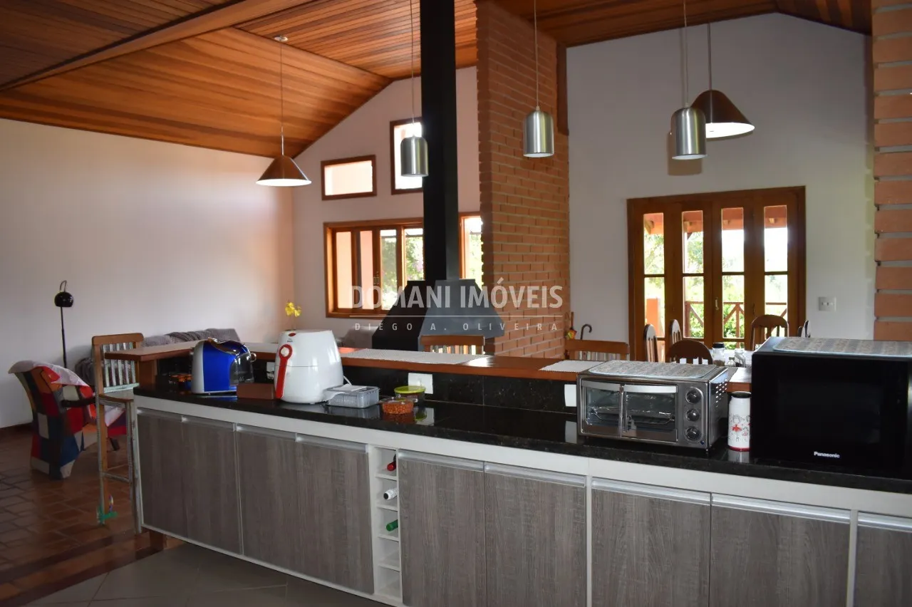 Casa à venda de 1.375 m² em Santo Antônio do Pinhal, SP, Brasil