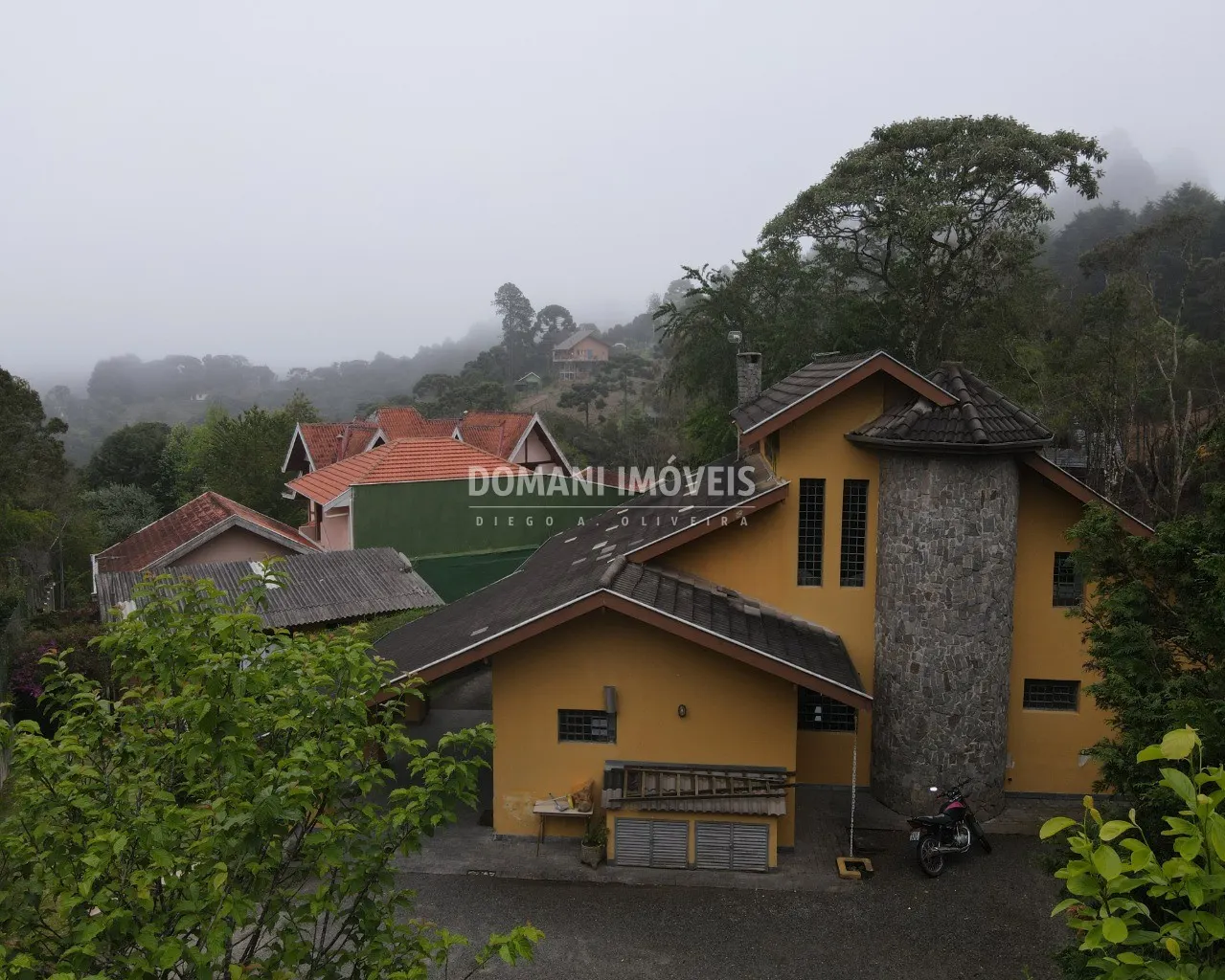 Casa à venda de 1.120 m² em Campos do Jordão, SP, Brasil