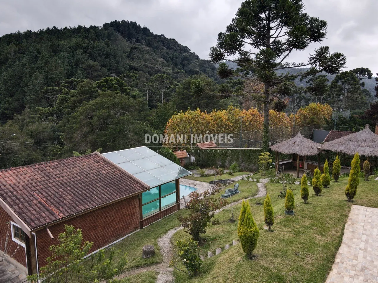 Casa à venda de 1.430 m² em Campos do Jordão, SP, Brasil