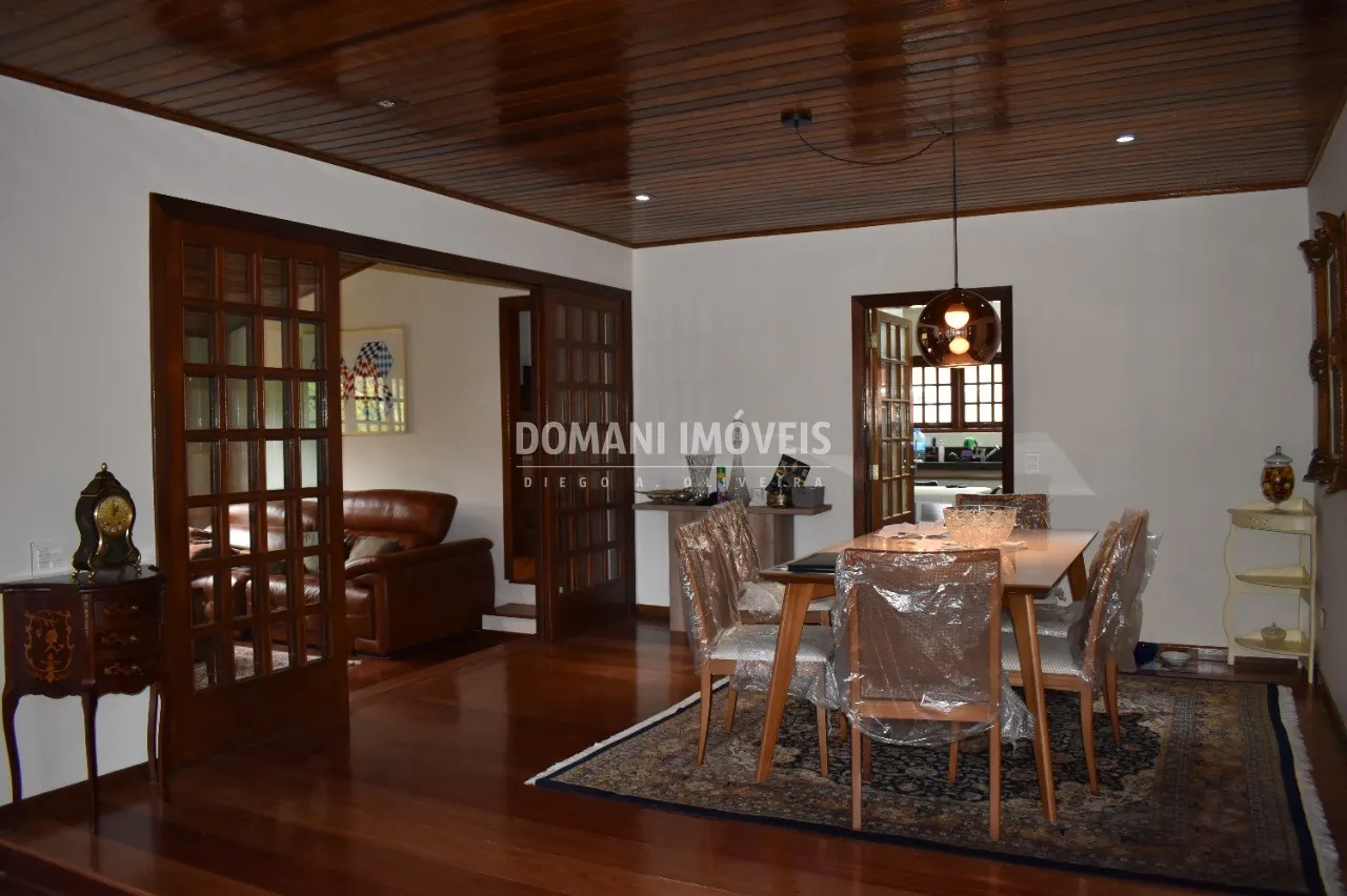 Casa à venda de 1.430 m² em Campos do Jordão, SP, Brasil