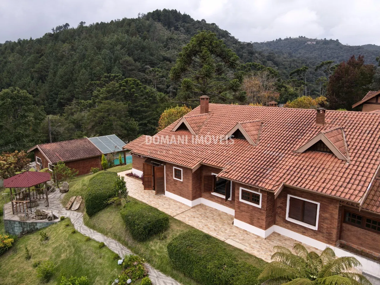 Casa à venda de 1.430 m² em Campos do Jordão, SP, Brasil