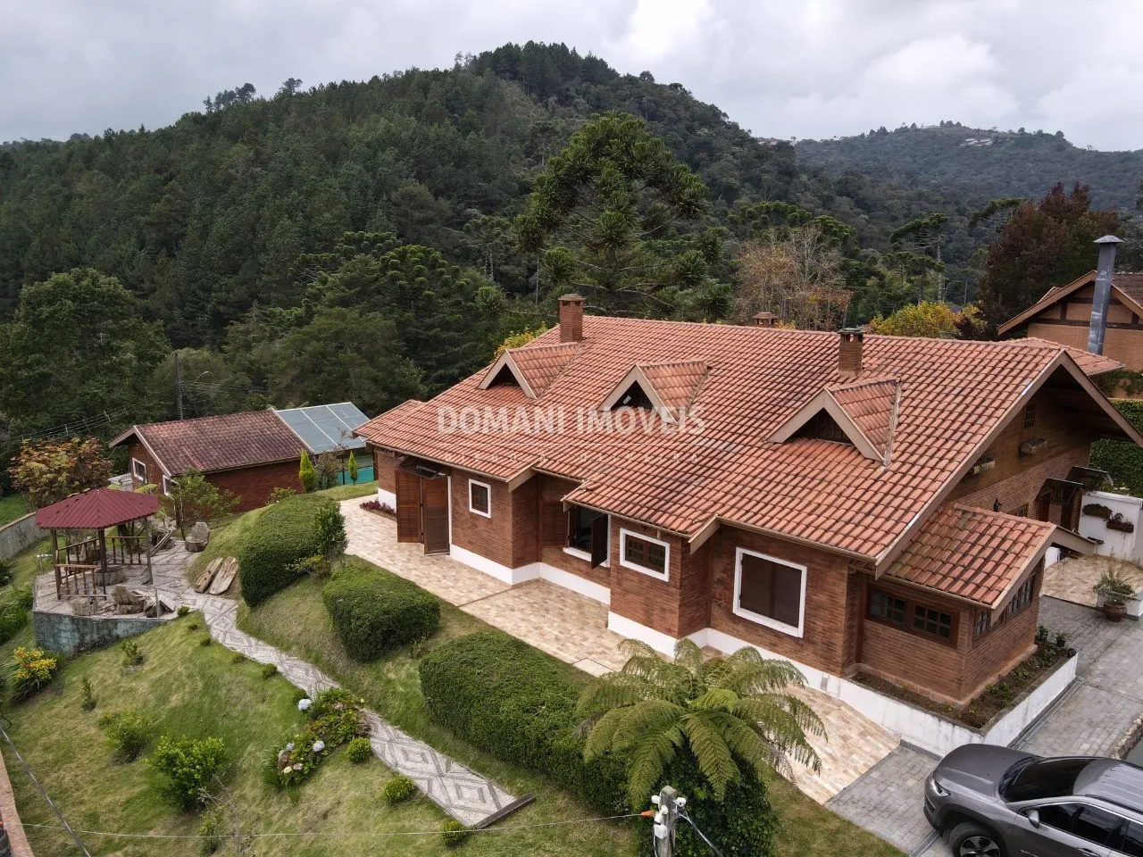 Casa à venda de 1.430 m² em Campos do Jordão, SP, Brasil