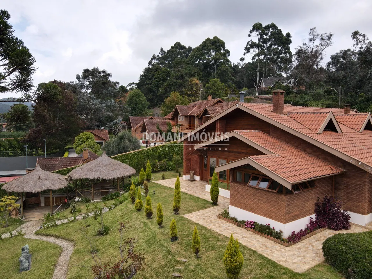Casa à venda de 1.430 m² em Campos do Jordão, SP, Brasil