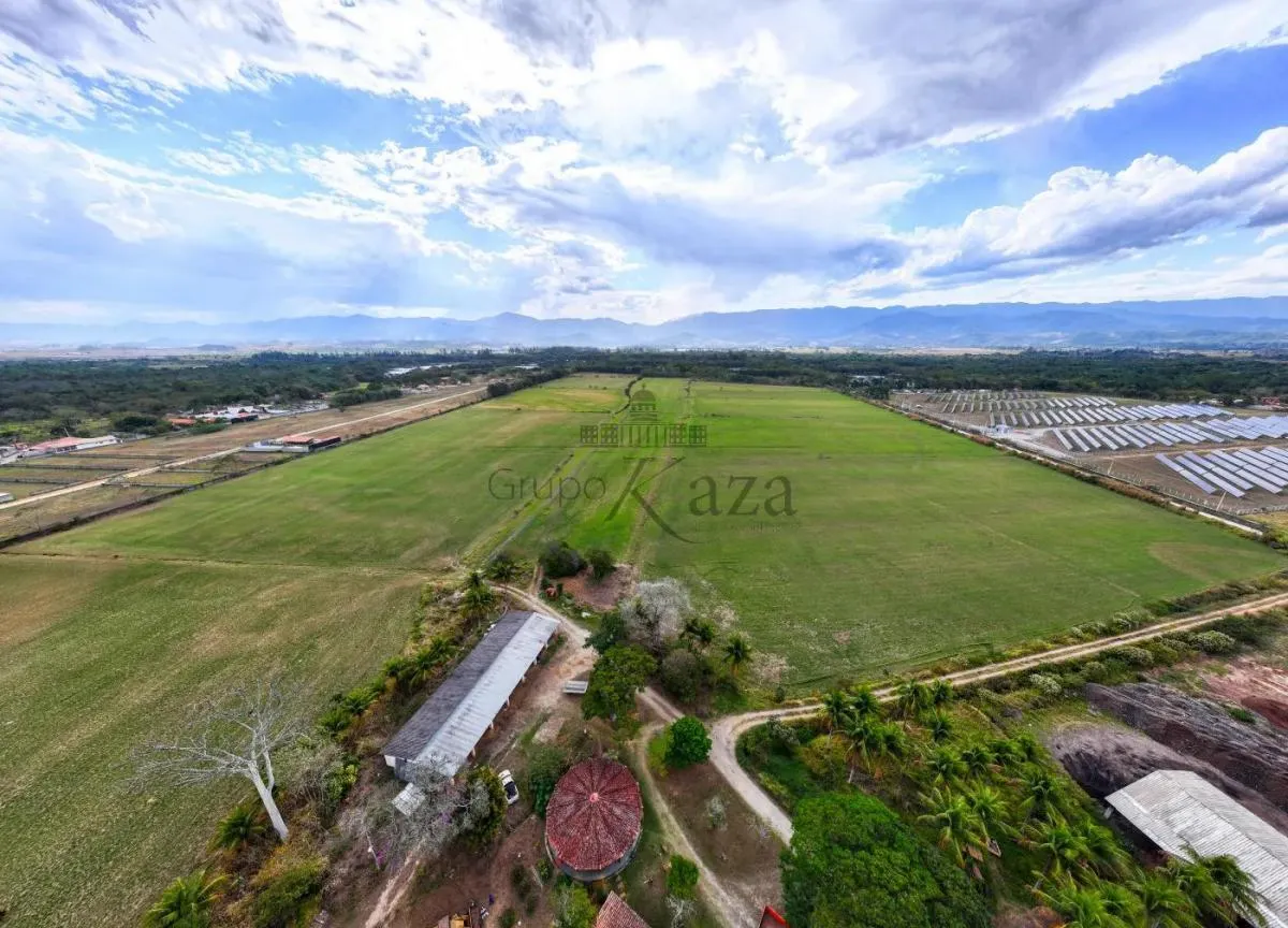 Fazenda à venda de 97 ha em Tremembé, SP, Brasil