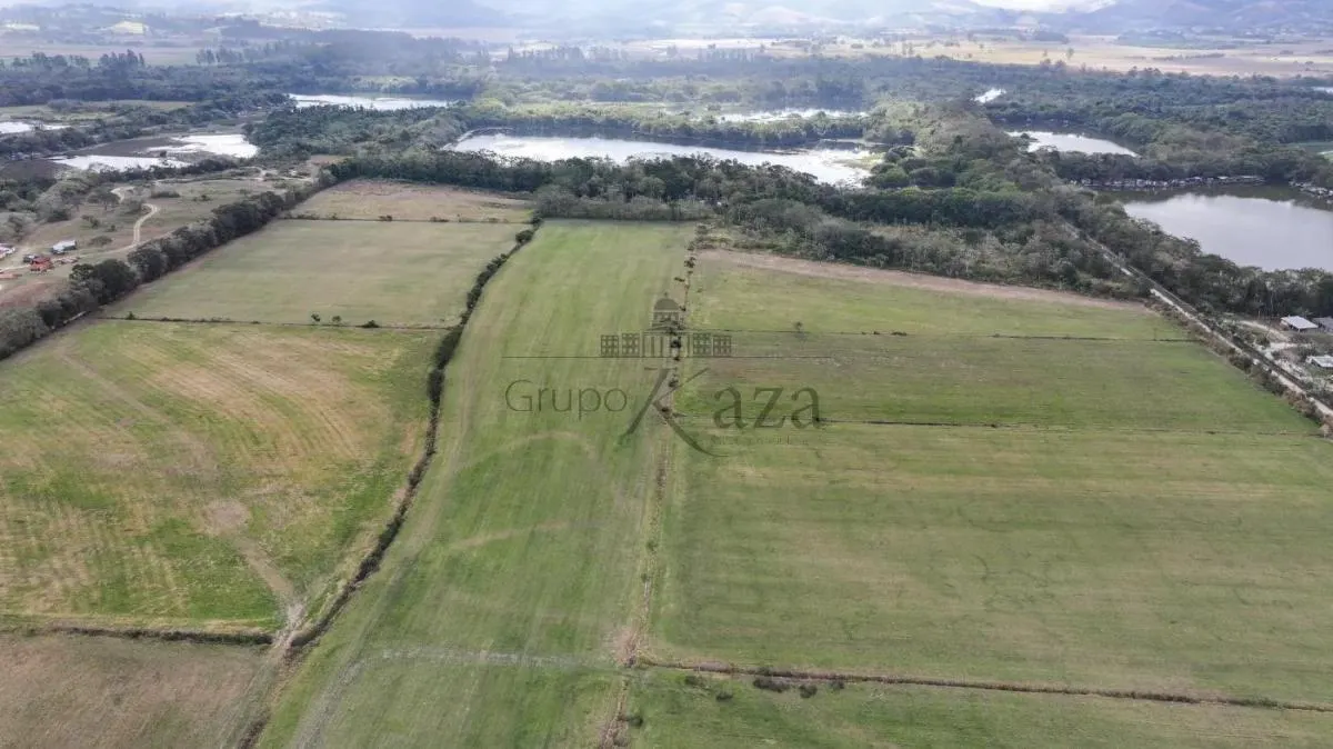 Fazenda à venda de 97 ha em Tremembé, SP, Brasil