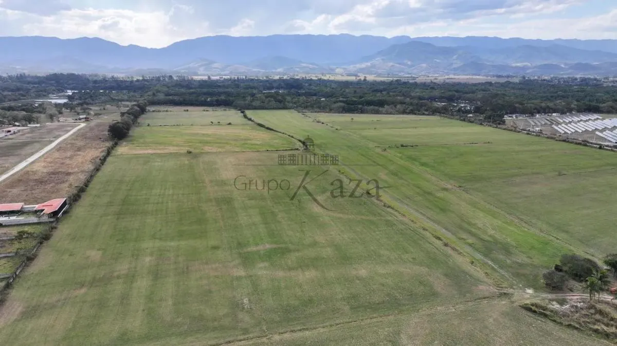 Fazenda à venda de 97 ha em Tremembé, SP, Brasil