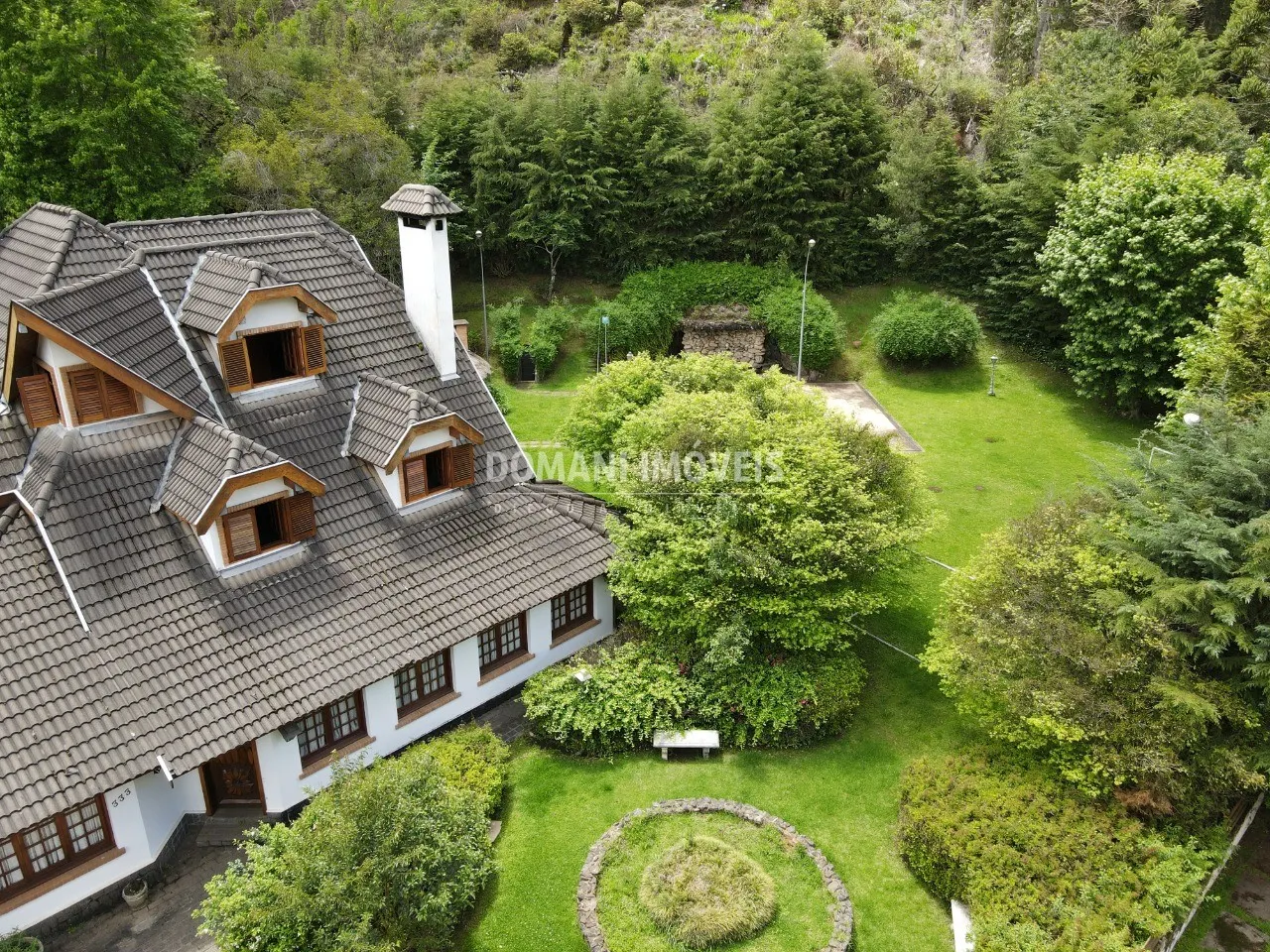 Casa à venda de 2.550 m² em Campos do Jordão, SP, Brasil