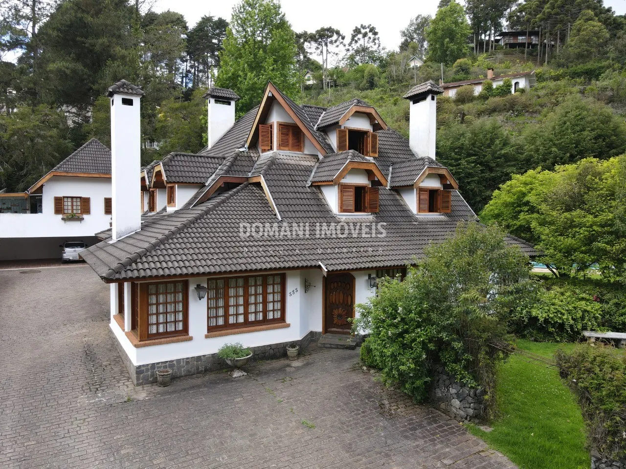 Casa à venda de 2.550 m² em Campos do Jordão, SP, Brasil