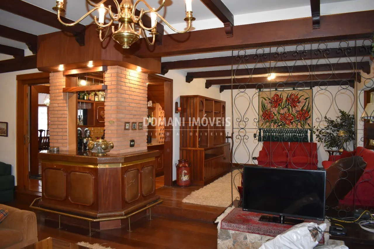 Casa à venda de 2.550 m² em Campos do Jordão, SP, Brasil