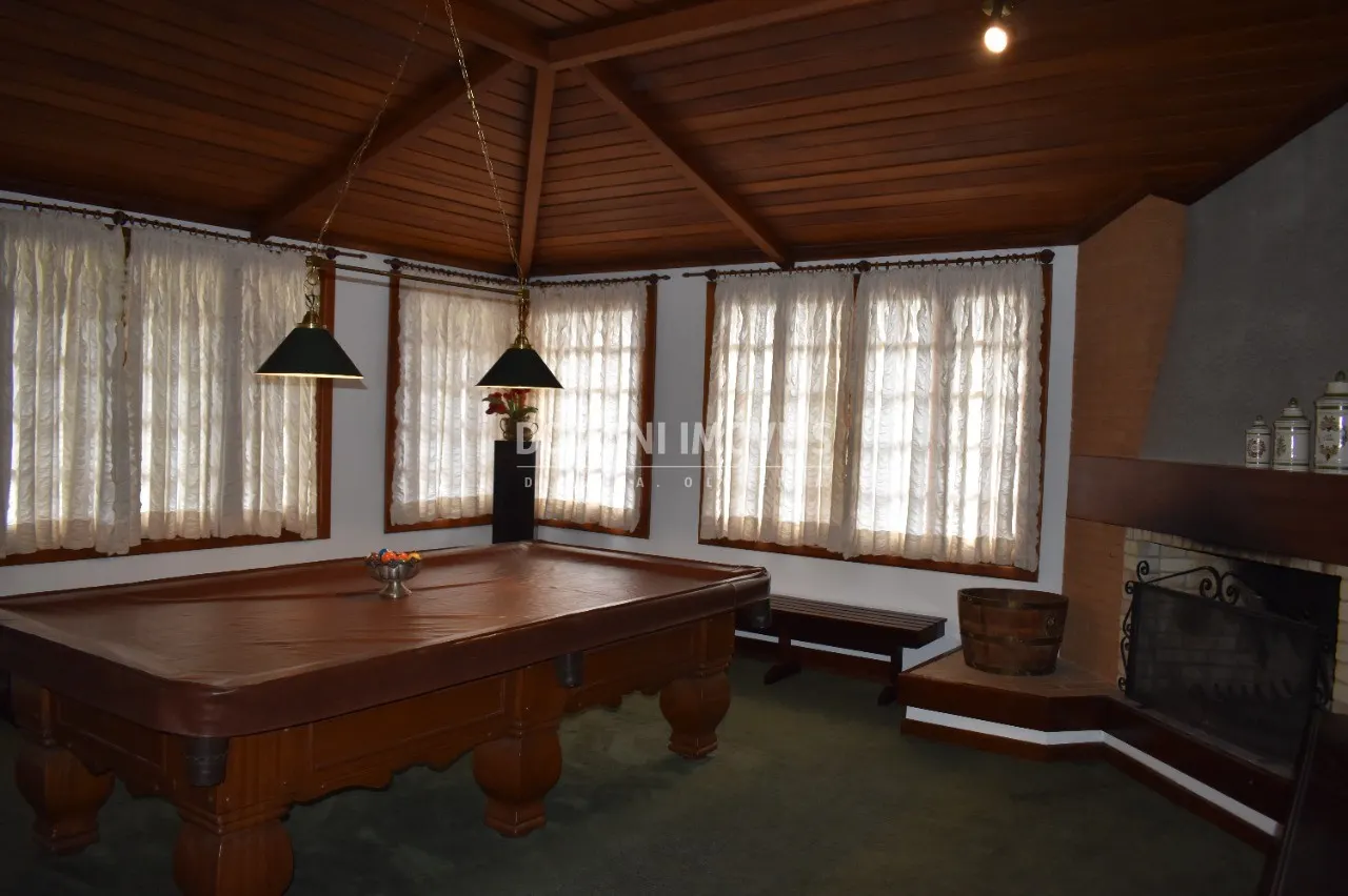 Casa à venda de 2.550 m² em Campos do Jordão, SP, Brasil