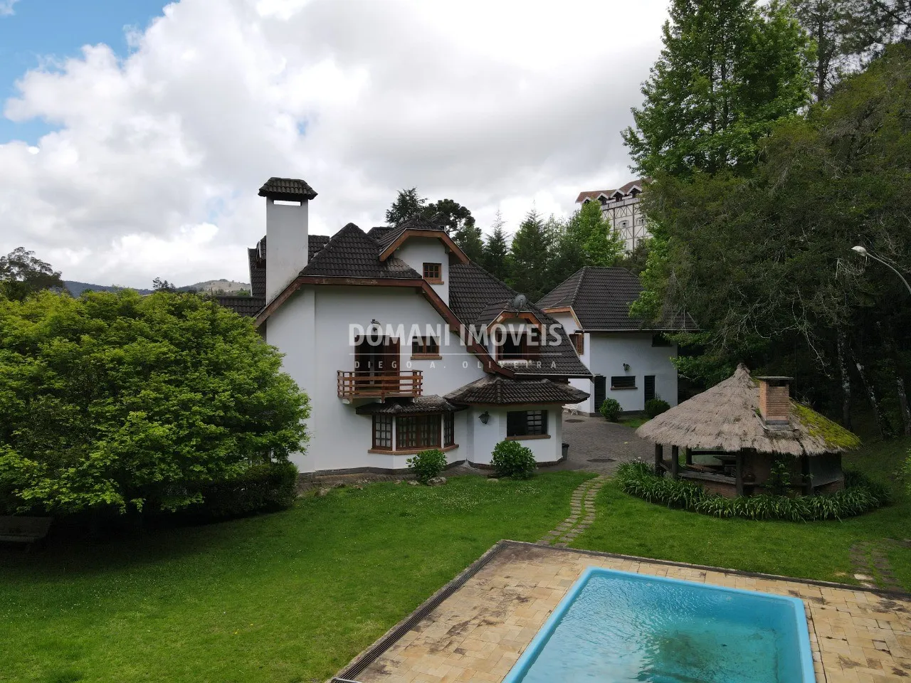 Casa à venda de 2.550 m² em Campos do Jordão, SP, Brasil