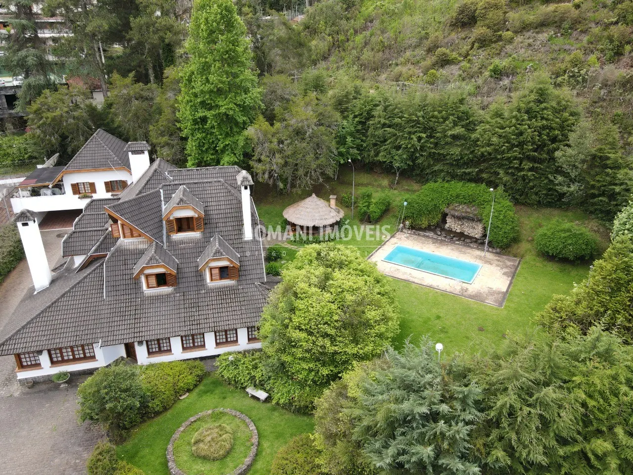 Casa à venda de 2.550 m² em Campos do Jordão, SP, Brasil