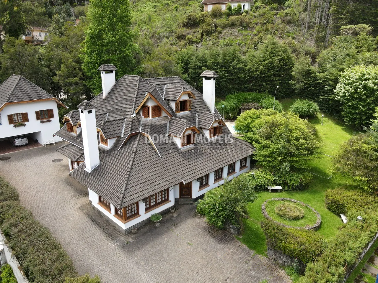 Casa à venda de 2.550 m² em Campos do Jordão, SP, Brasil