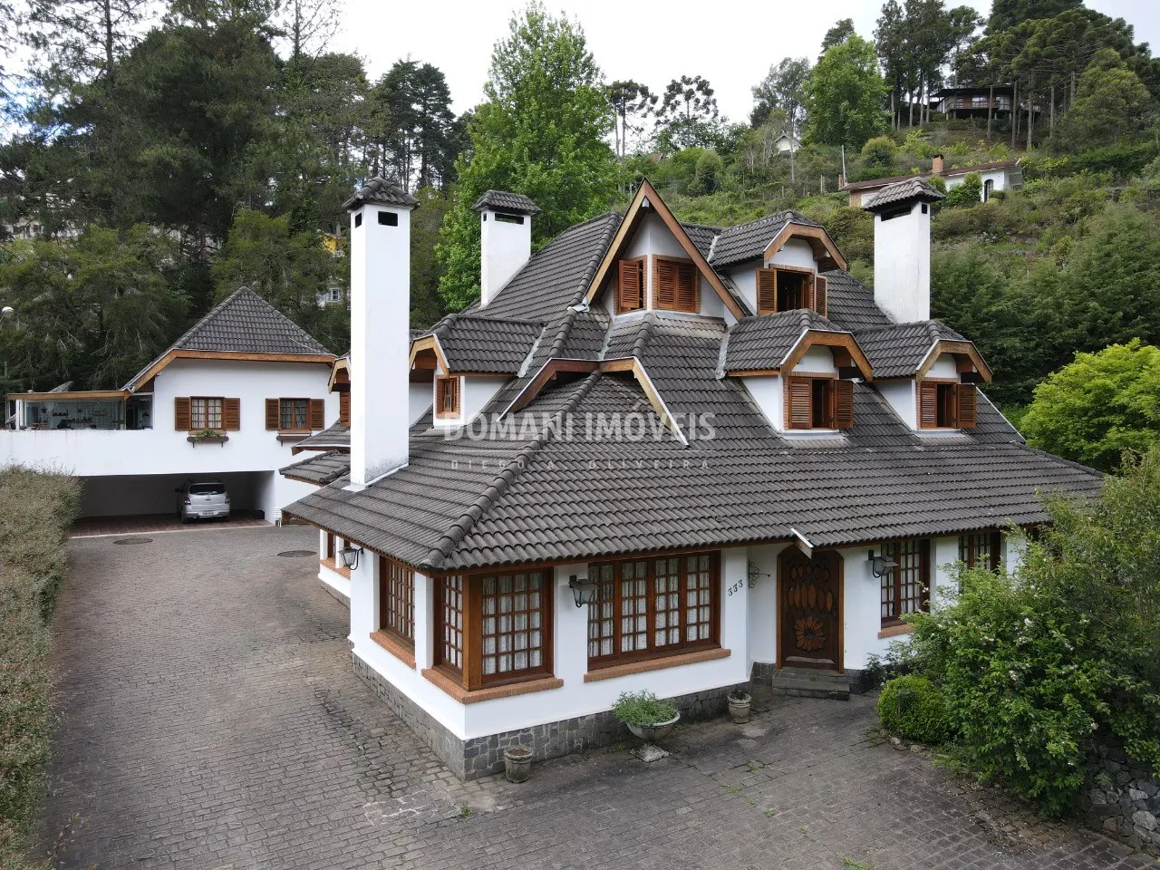 Casa à venda de 2.550 m² em Campos do Jordão, SP, Brasil