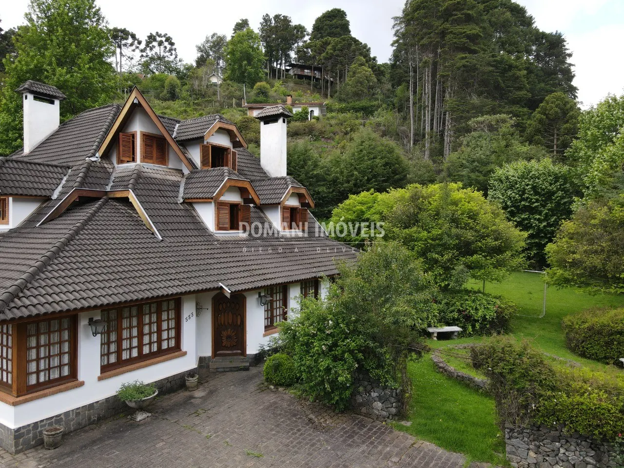 Casa à venda de 2.550 m² em Campos do Jordão, SP, Brasil