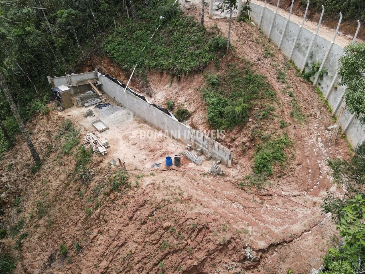 Terreno à venda de 1.010 m² em Campos do Jordão, SP, Brasil