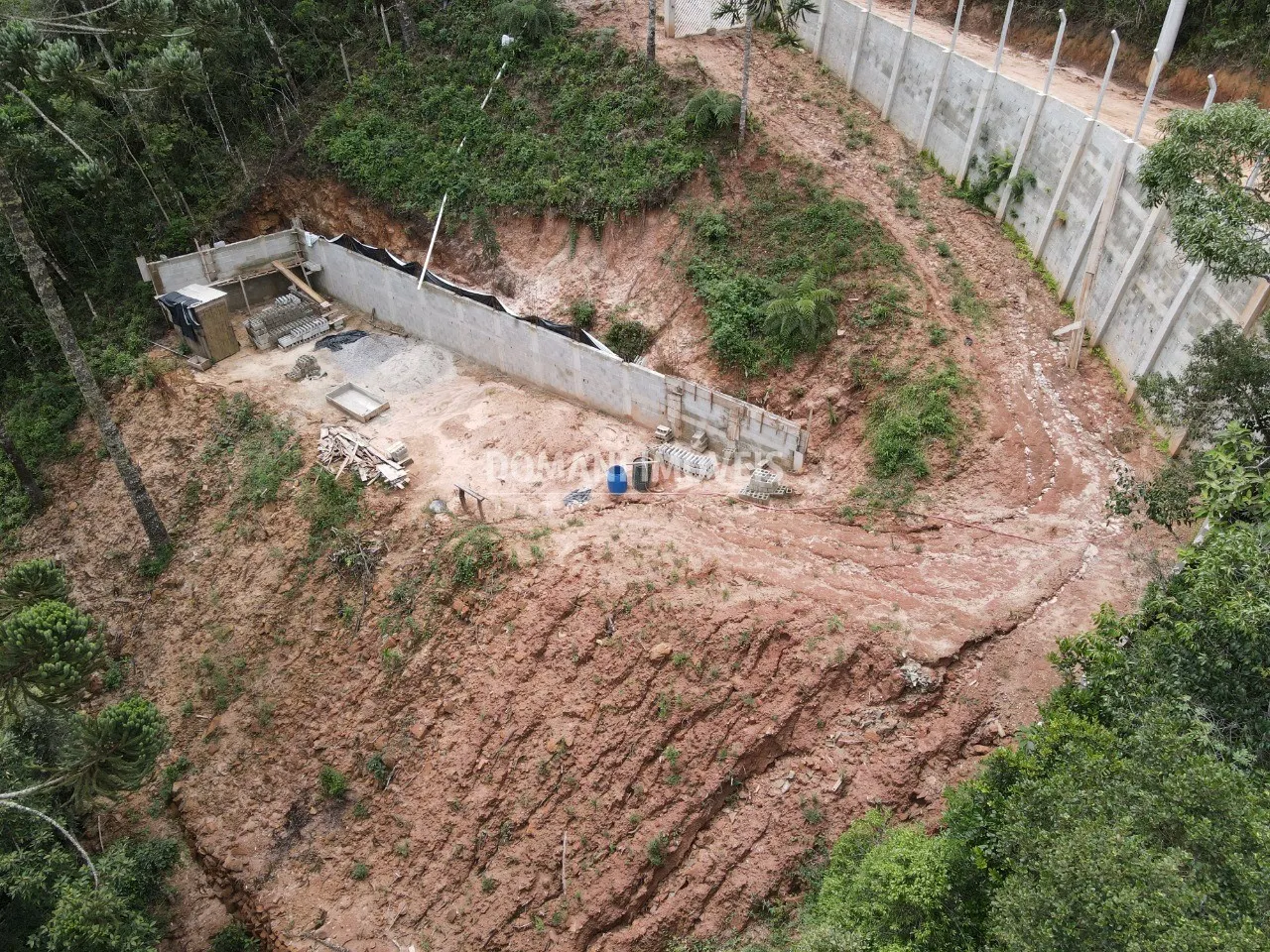 Terreno à venda de 1.010 m² em Campos do Jordão, SP, Brasil