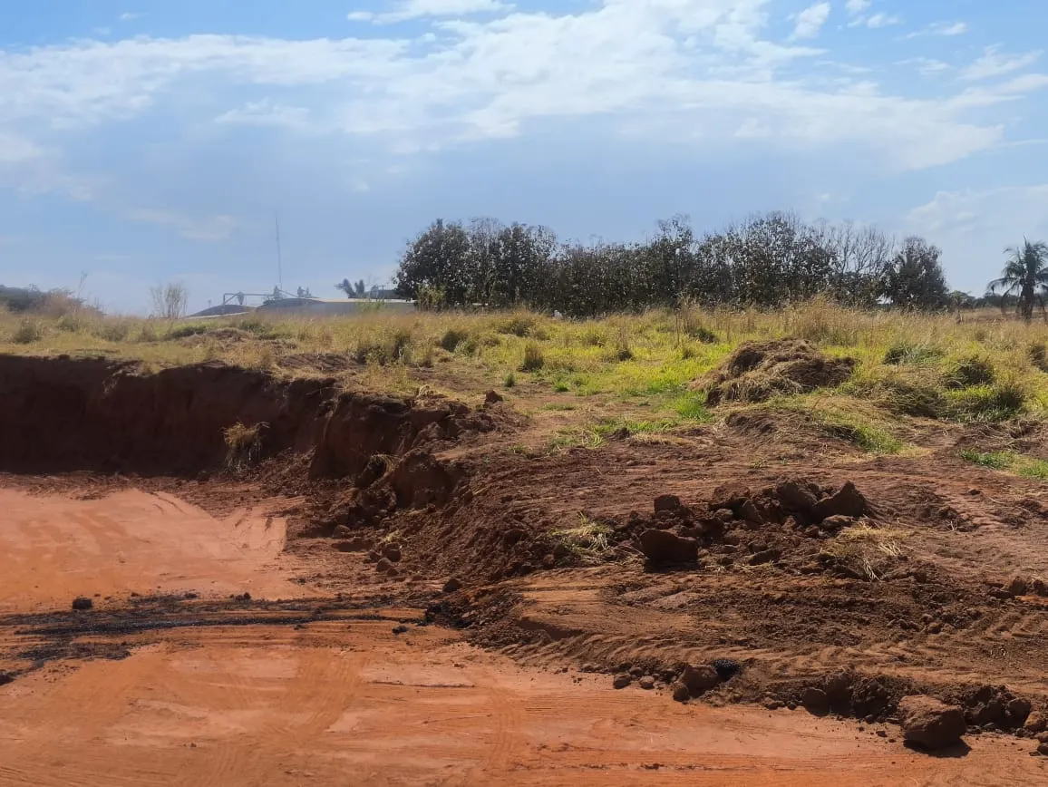 Terreno à venda de 2 ha em Valentim Gentil, SP, Brasil