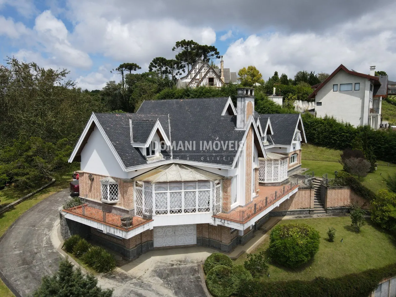 Casa à venda de 3.370 m² em Campos do Jordão, SP, Brasil