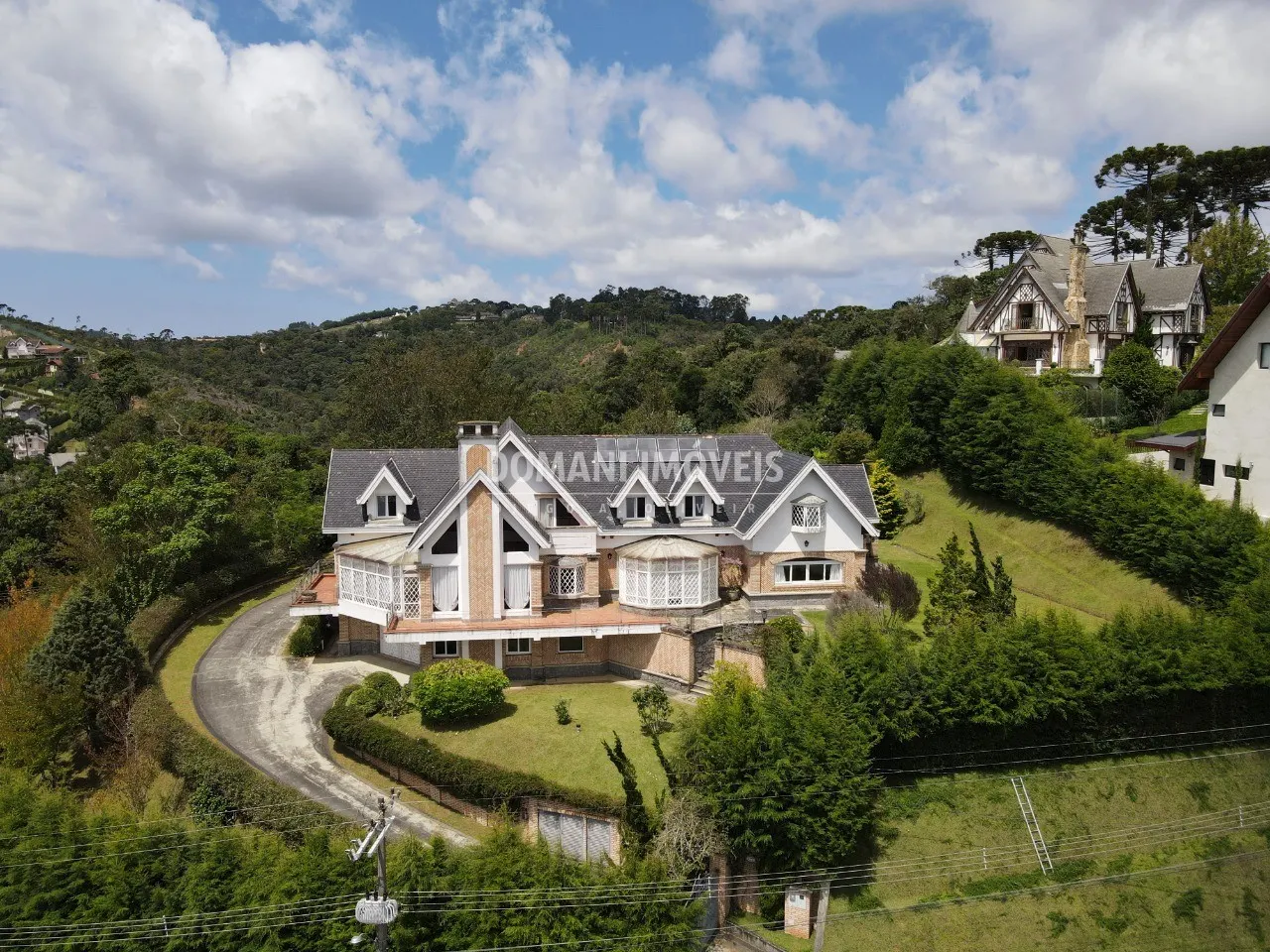 Casa à venda de 3.370 m² em Campos do Jordão, SP, Brasil