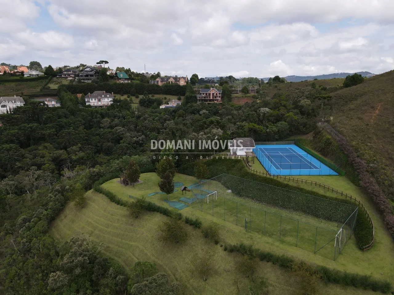Casa à venda de 3.370 m² em Campos do Jordão, SP, Brasil