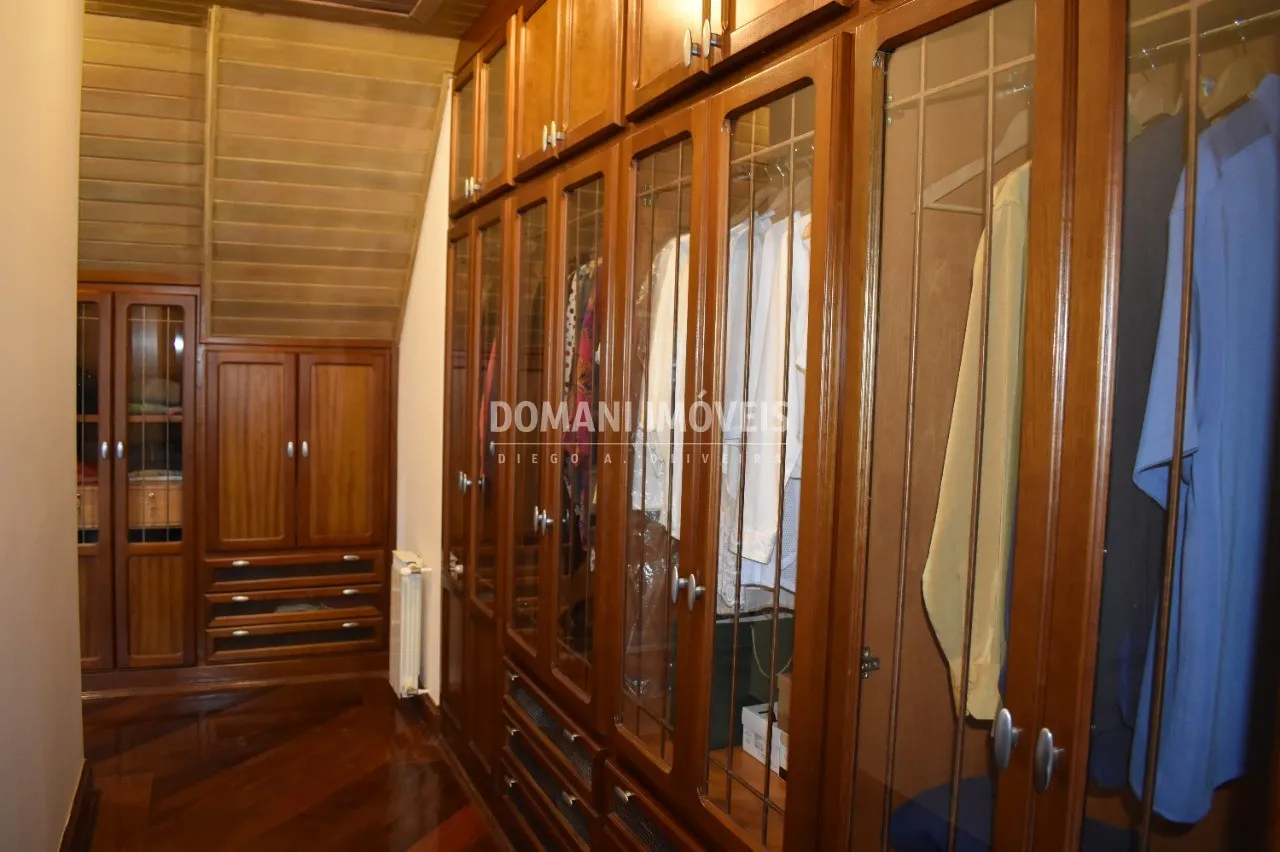 Casa à venda de 3.370 m² em Campos do Jordão, SP, Brasil