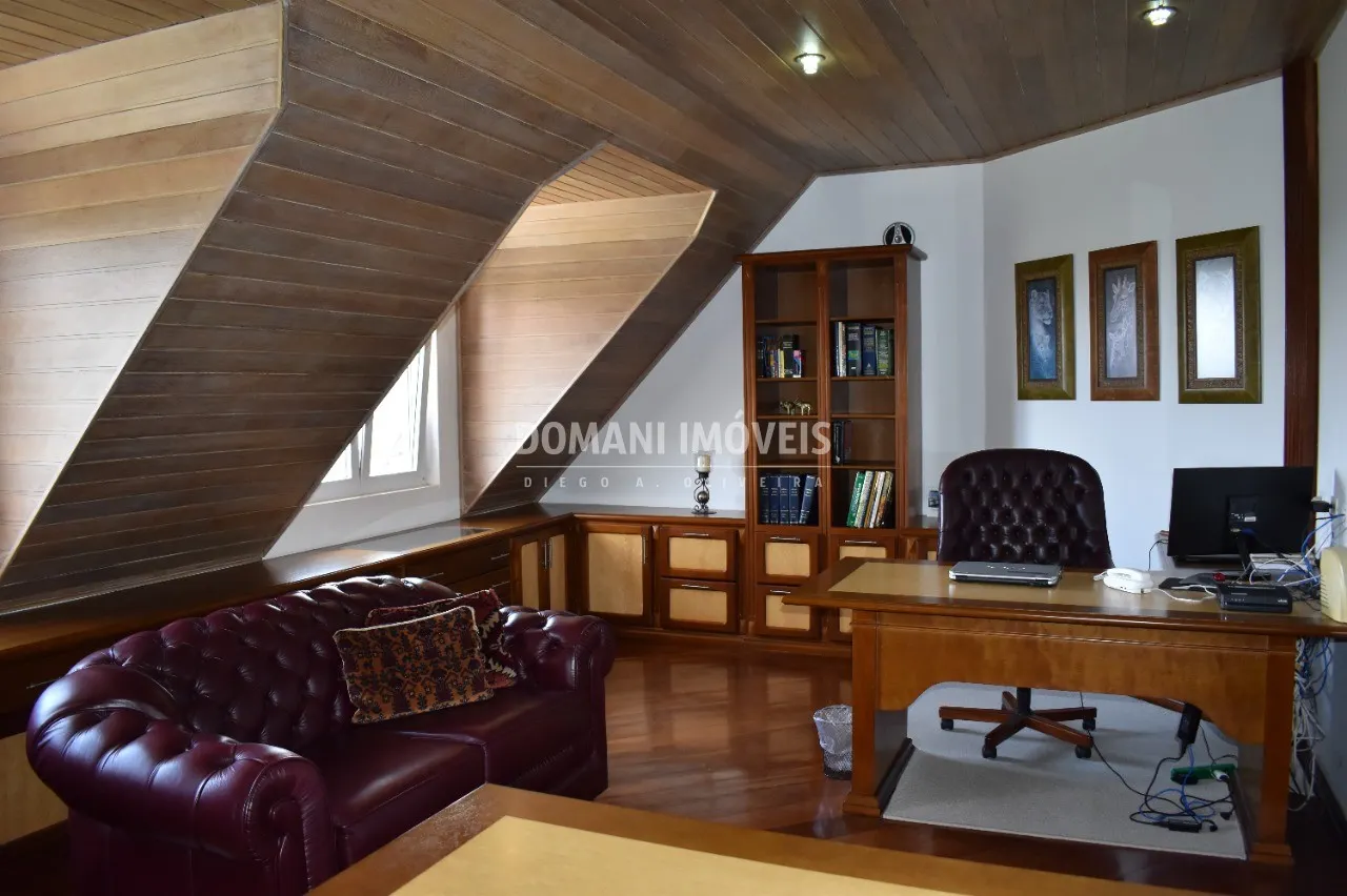 Casa à venda de 3.370 m² em Campos do Jordão, SP, Brasil