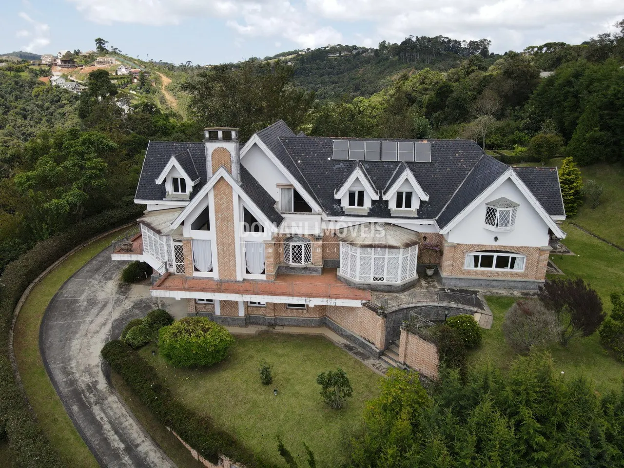 Casa à venda de 3.370 m² em Campos do Jordão, SP, Brasil