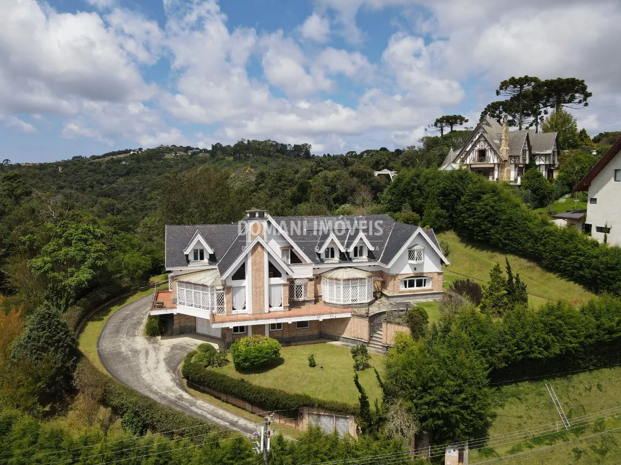 Casa à venda de 3.370 m² em Campos do Jordão, SP, Brasil
